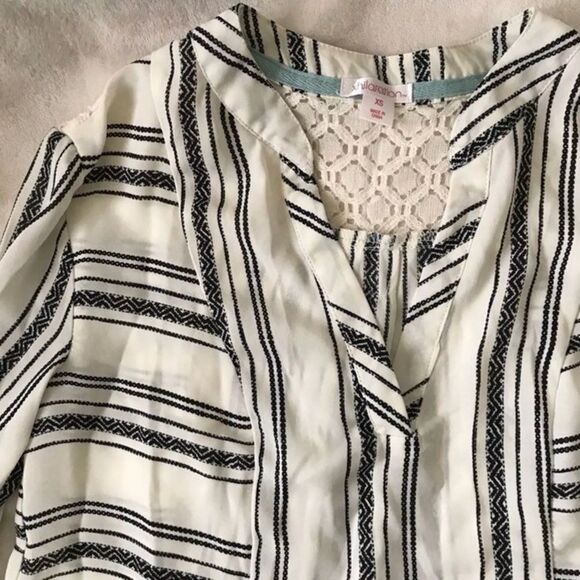  XS Black and white flowy Boho Top - Picture 2 of 3